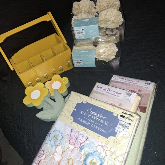 NIB-Celebrate Spring The Christmas Tree Shops Way!! Tablecloths Flower Napkin - Picture 6 of 6